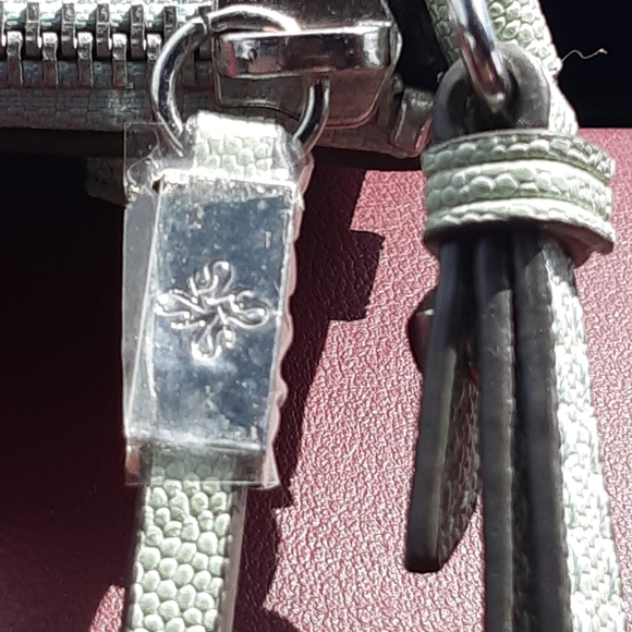 Vera Wang Wristlet Purse - Picture 8 of 9